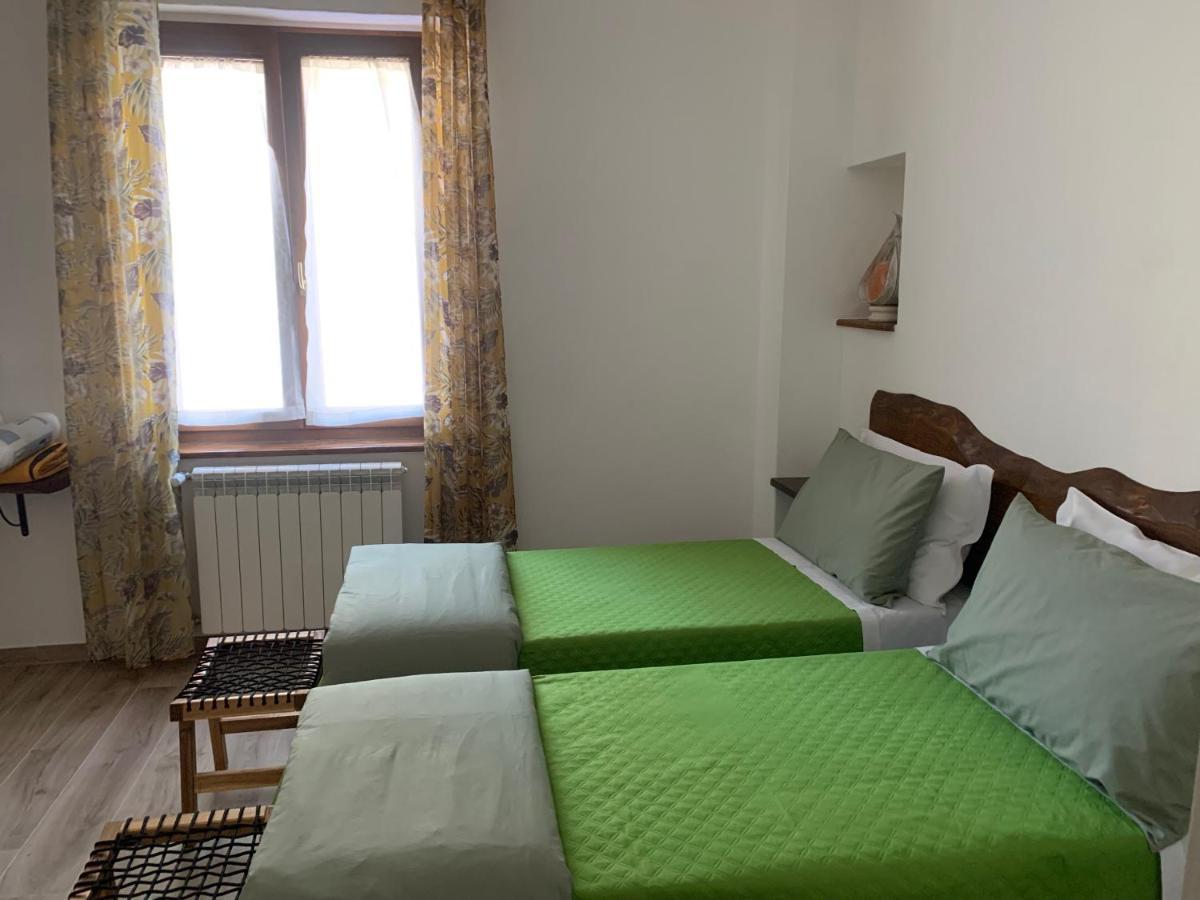 B & B Giu & Dany Bruscoli Eksteriør billede